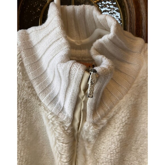 Mudd Women's White Faux Fur Sleeveless Full Zip Mock Neck Sweater Vest Size M - Picture 7 of 9